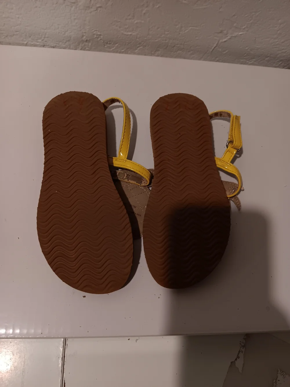 Hanna Andersson Piper Girls' Pineapple Sandals Size 13